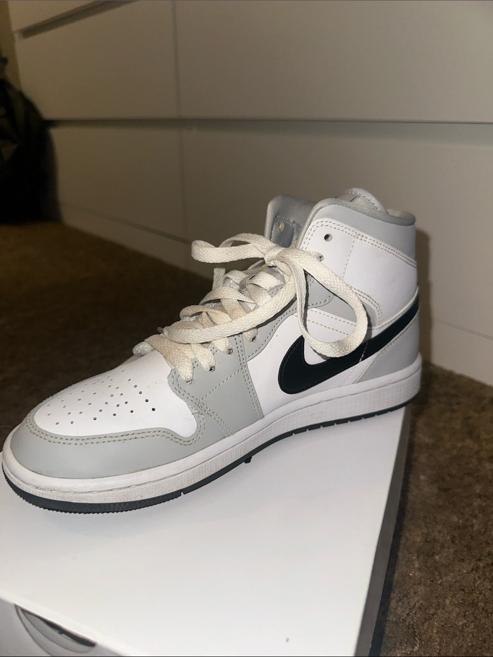Women’s Air Jordan 1 Mid Grey Fog - Picture 2 of 4